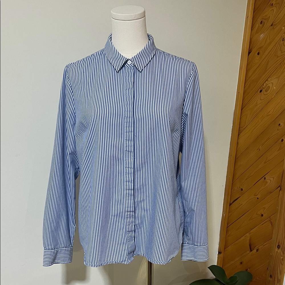 Reitmans Blue and White Striped Casual Shirt